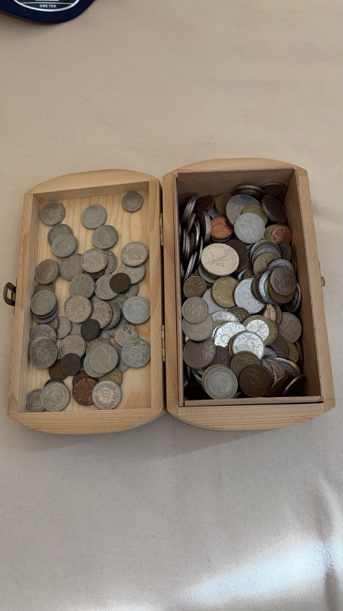 Toutes les monnaies: Münzsammlung in Holzkiste gebraucht – D'occasion à Walkringen par Smed