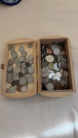 Münzsammlung in Holzkiste gebraucht