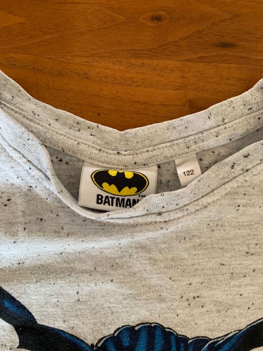 Camicie, T-shirt & Polo: Langarm-Shirt Batman Gr. 122 – Usato da Chur venduto da cardem86 1