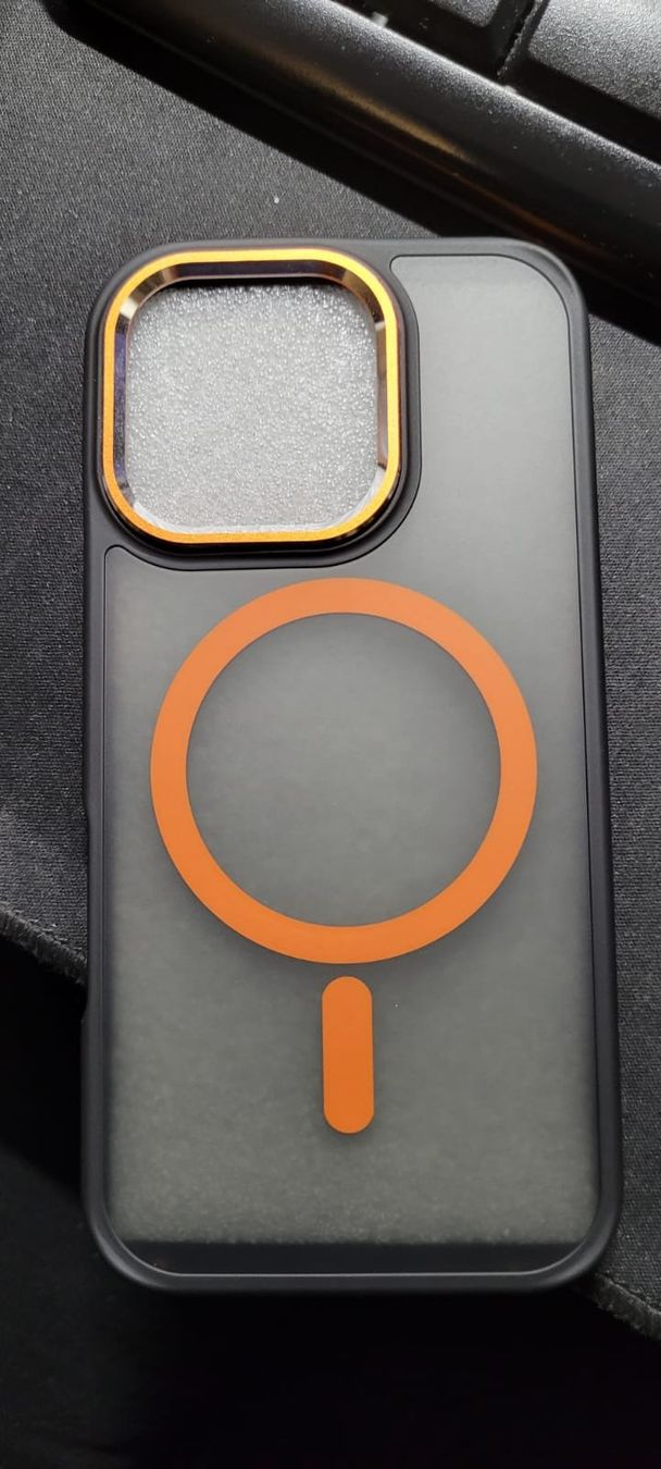 Apple Cover & Protezioni schermo: iPhone 16 Pro MagSafe Hülle Schwarz Orange – Nuovo e nell'imballaggio originale da Meilen venduto da Zen25