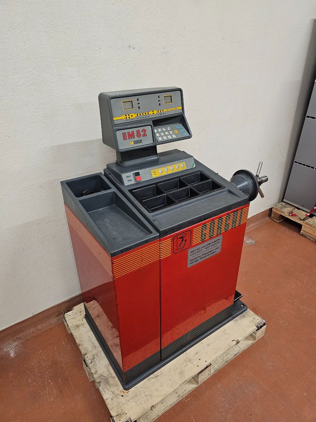 Corghi Tutte le macchine: Auswuchtmaschine Corghi EM82 – Usato da Kiesen venduto da dreamVan 2