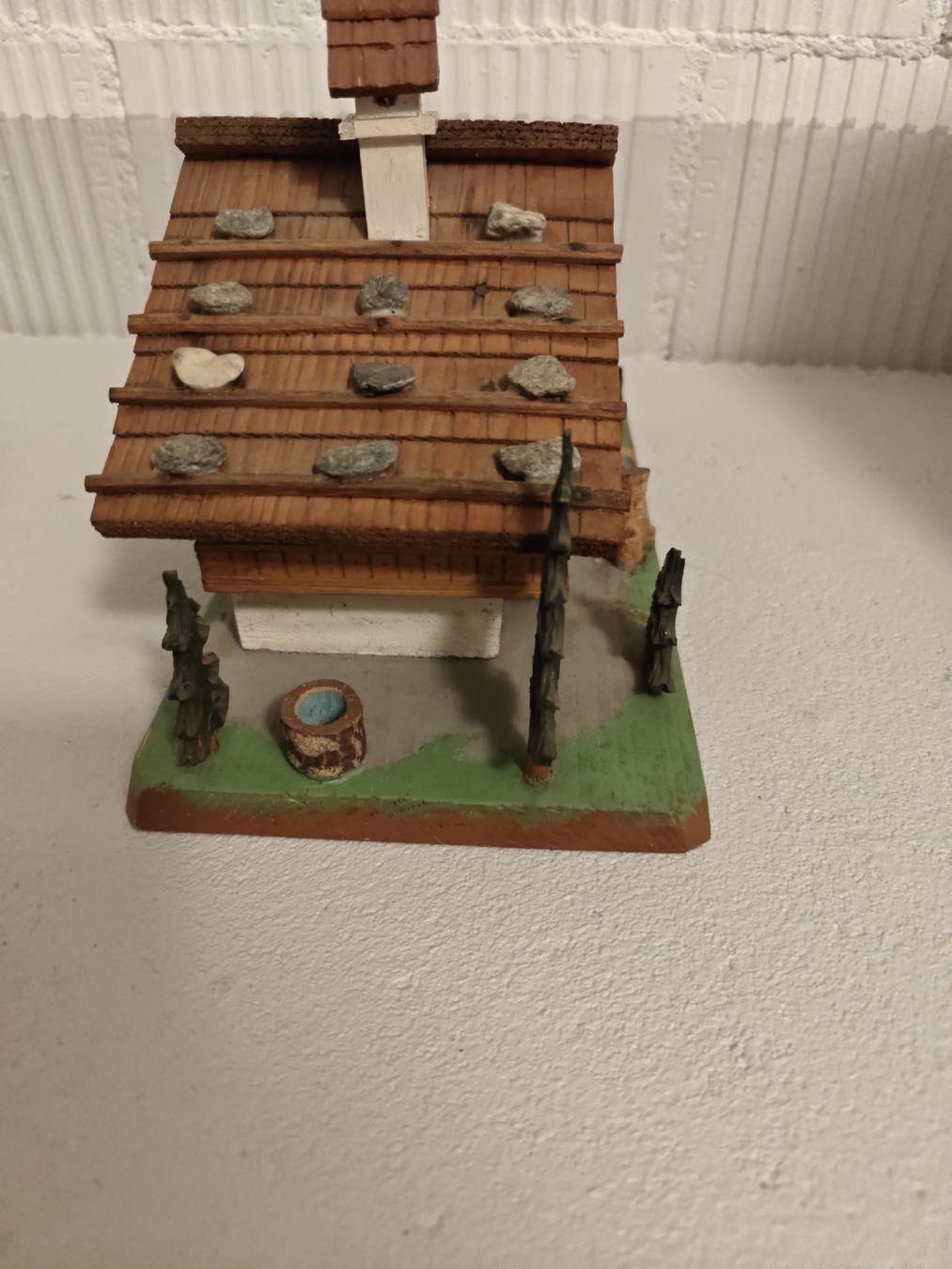 Tutte le decorazioni: Altes Miniatur Chalet-Haus mit Steinen – Usato da Herdern venduto da Pinky_winki 3