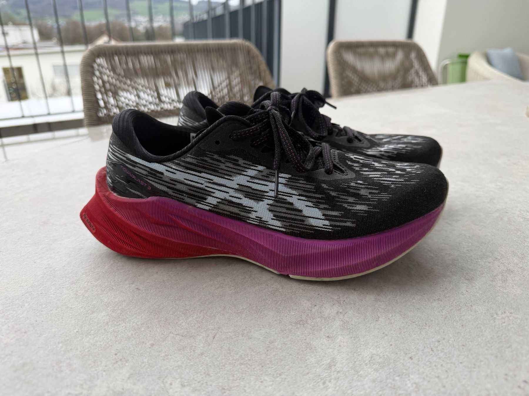 Asics Scarpe da donna: Asics Novablast 3 – Nuovo (secondo la descrizione) da Wohlen AG venduto da Maloukoch 1