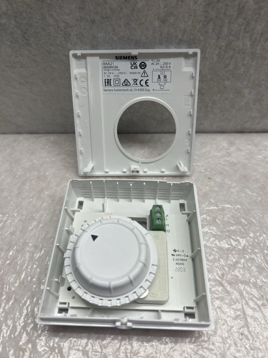 Siemens Interruttori: Siemens RAA21 Raumthermostat - Bodenheizung – Nuovo (secondo la descrizione) da Rotkreuz venduto da perlengott 1