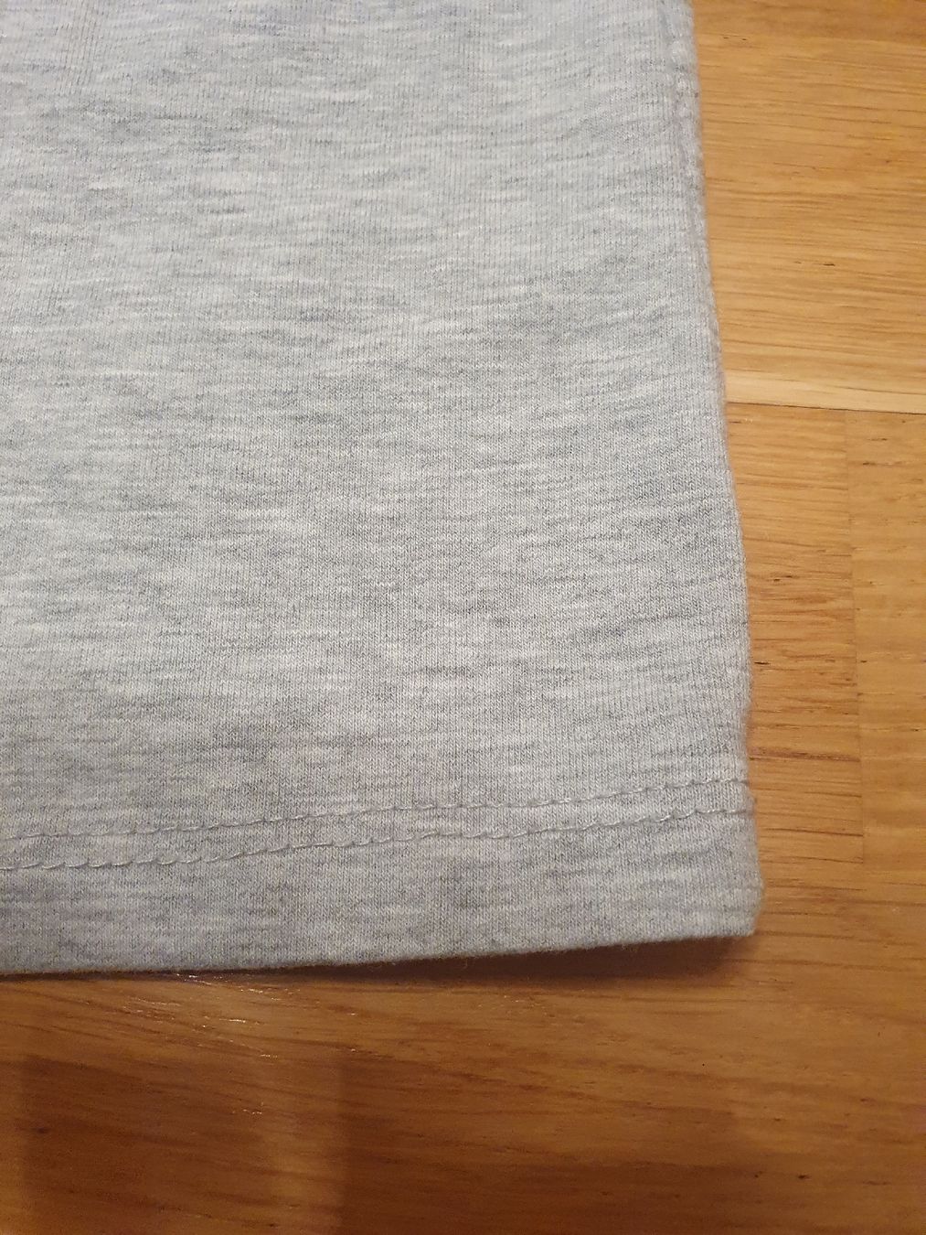 T-shirt: Shirt grau mit Spitzenbesatz – Usato da Moosseedorf venduto da Sonnenschein.. 1