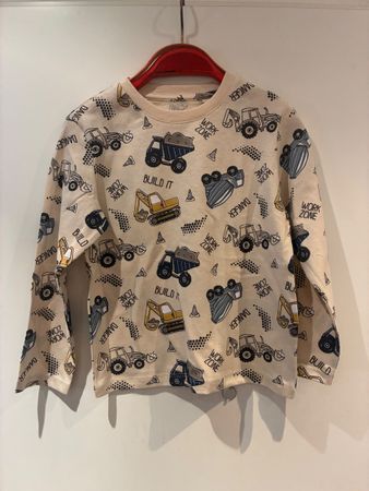 Schönes Langarmshirt Gr. 110, Neu