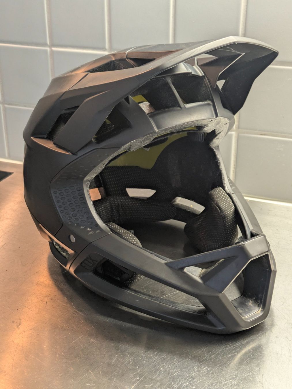 Fox Caschi: FOX Proframe MIPS Full Face Helm – Usato da Zürich venduto da megas_stephanos 1