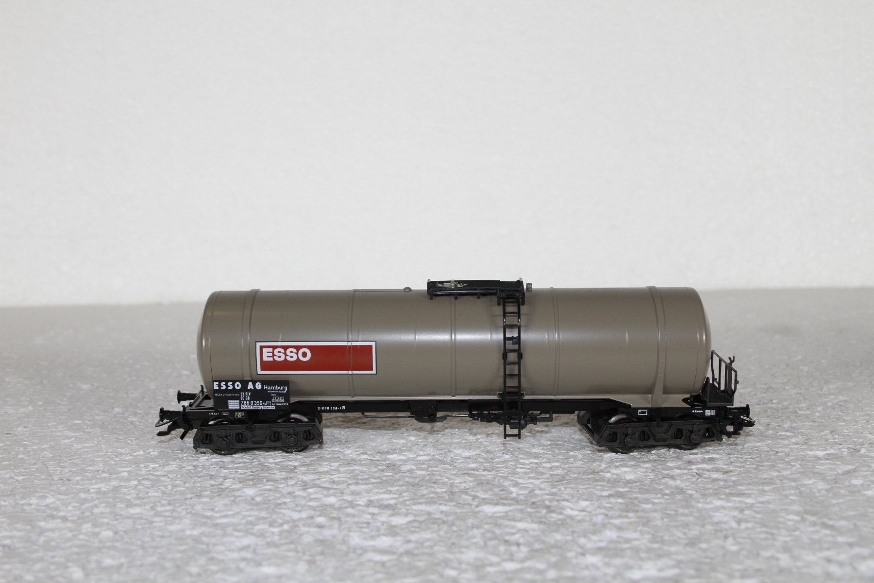 Märklin Modellini di ferrovie: Märklin 4754 Esso Kesselwagen – Usato da Triesen venduto da cor_62ts 4