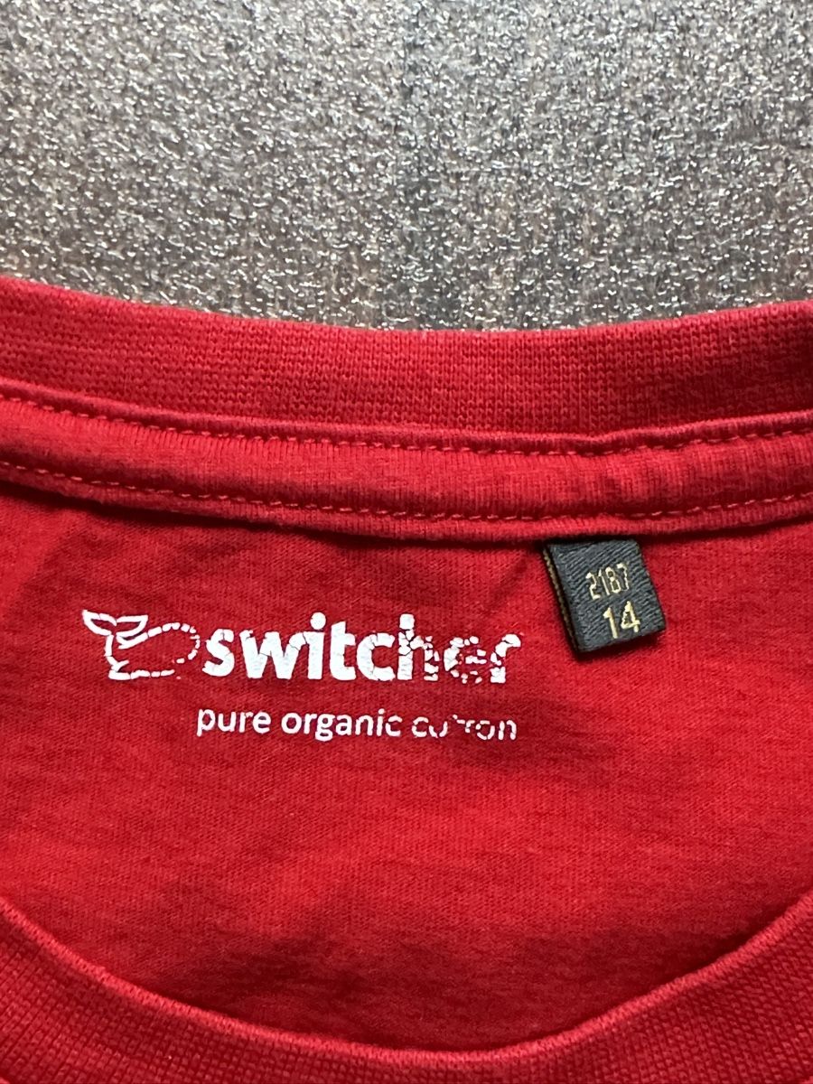 Switcher T-shirt: Switcher T-Shirt Gr. 14, Rot mit Federn! – Usato da Neerach venduto da Matug1248 2