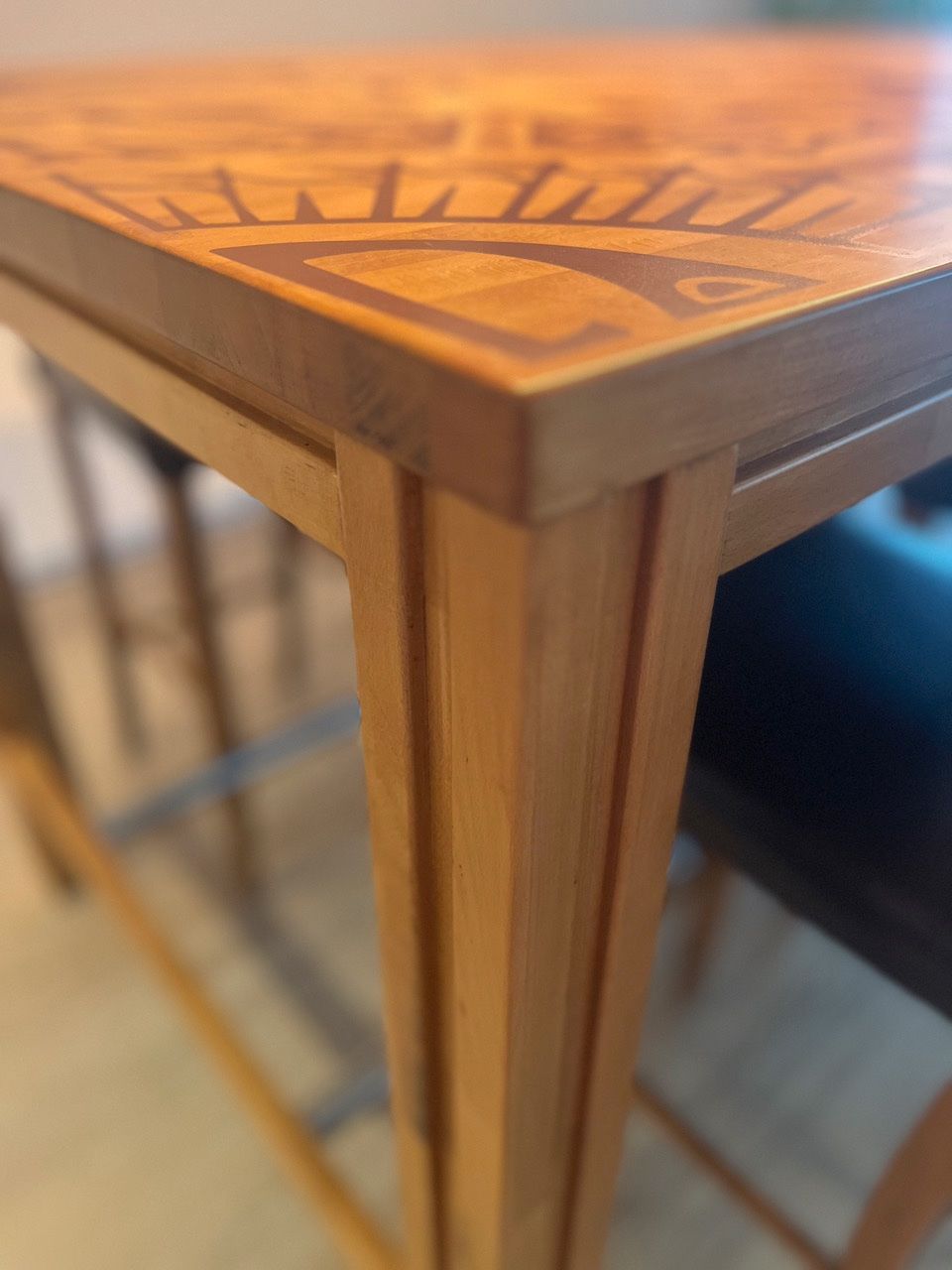 Set di tavolo e panche: Table haute unique à manger et ses chaises – Usato da Orpund venduto da mar_hhw6 8