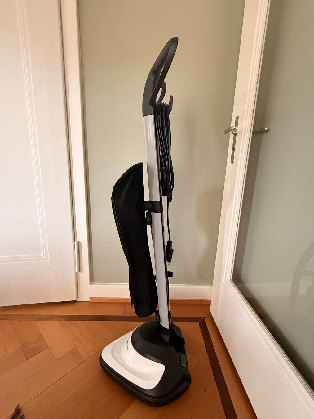 Tutte le macchine: Kärcher Saugbohner FP 303 – Usato da Zürich venduto da Orestess