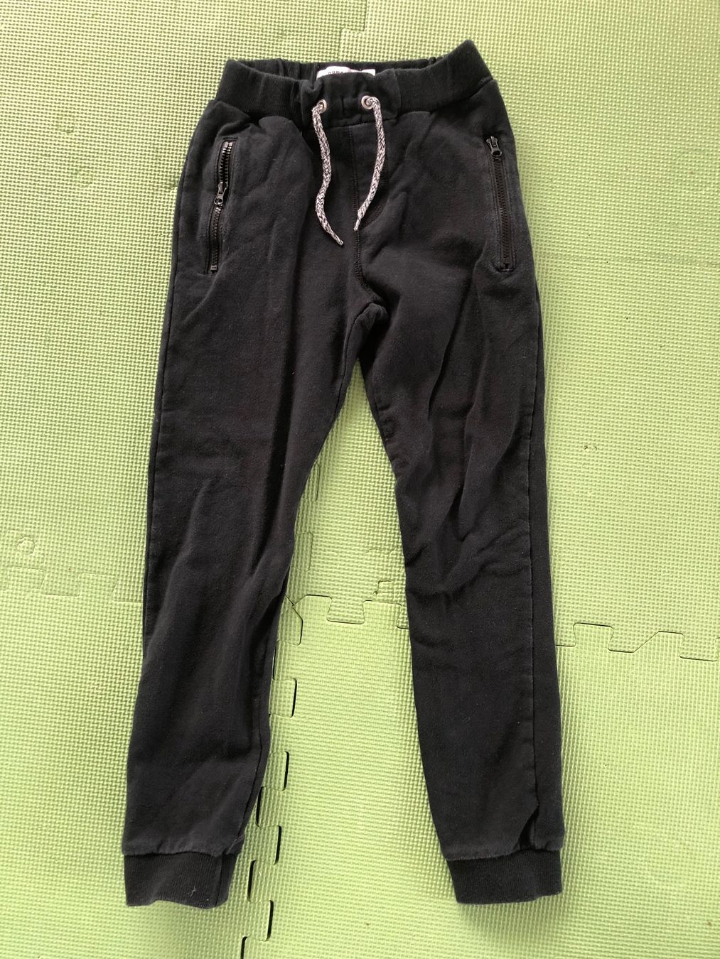 Pantaloni: Trainerhose schwarz Gr. 122 – Usato da Sarmenstorf venduto da Contendra