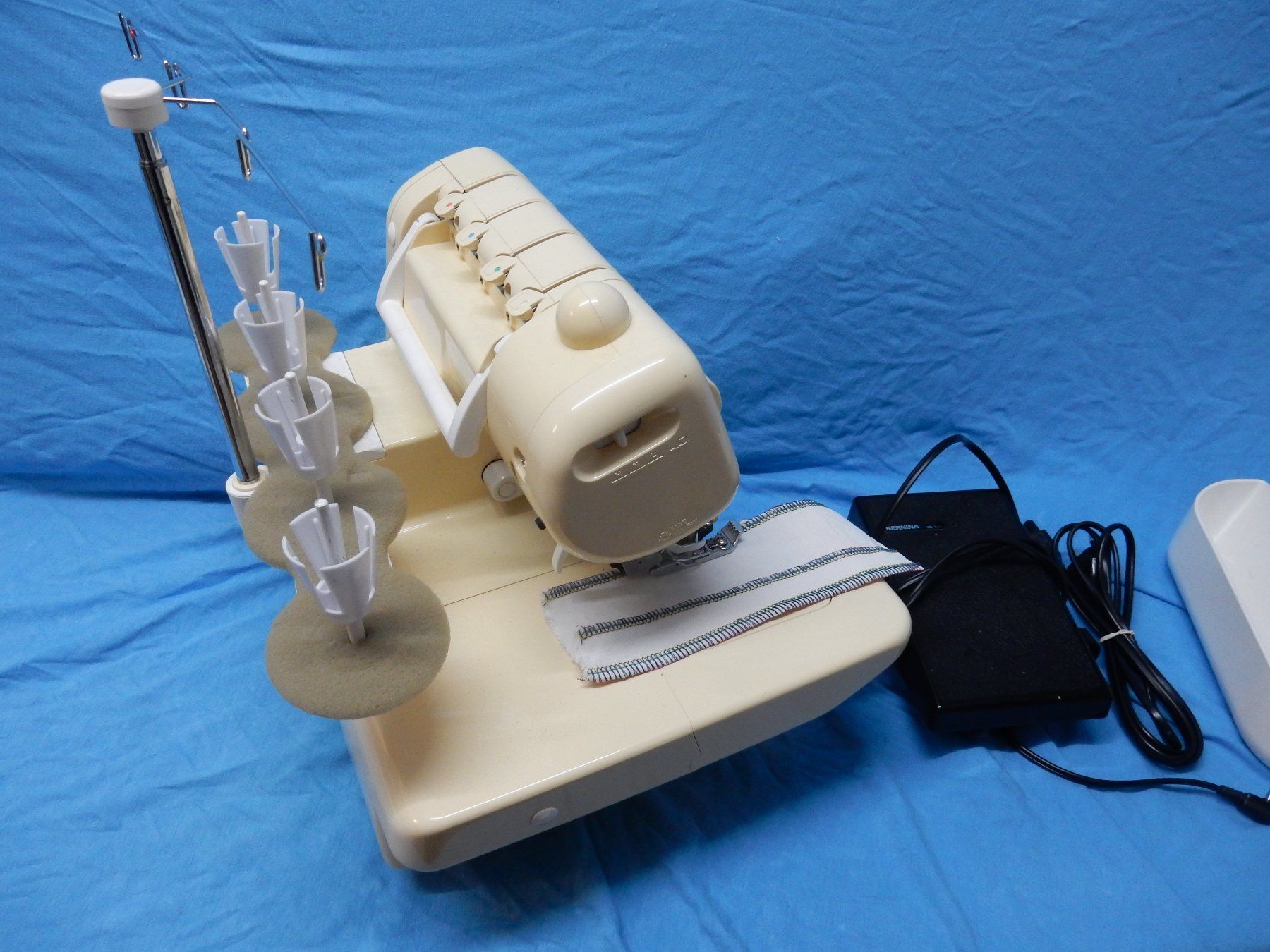 Bernina Macchine da cucire: Bernina Overlock 2000 DE – Usato da Watt venduto da Mariposa49 5