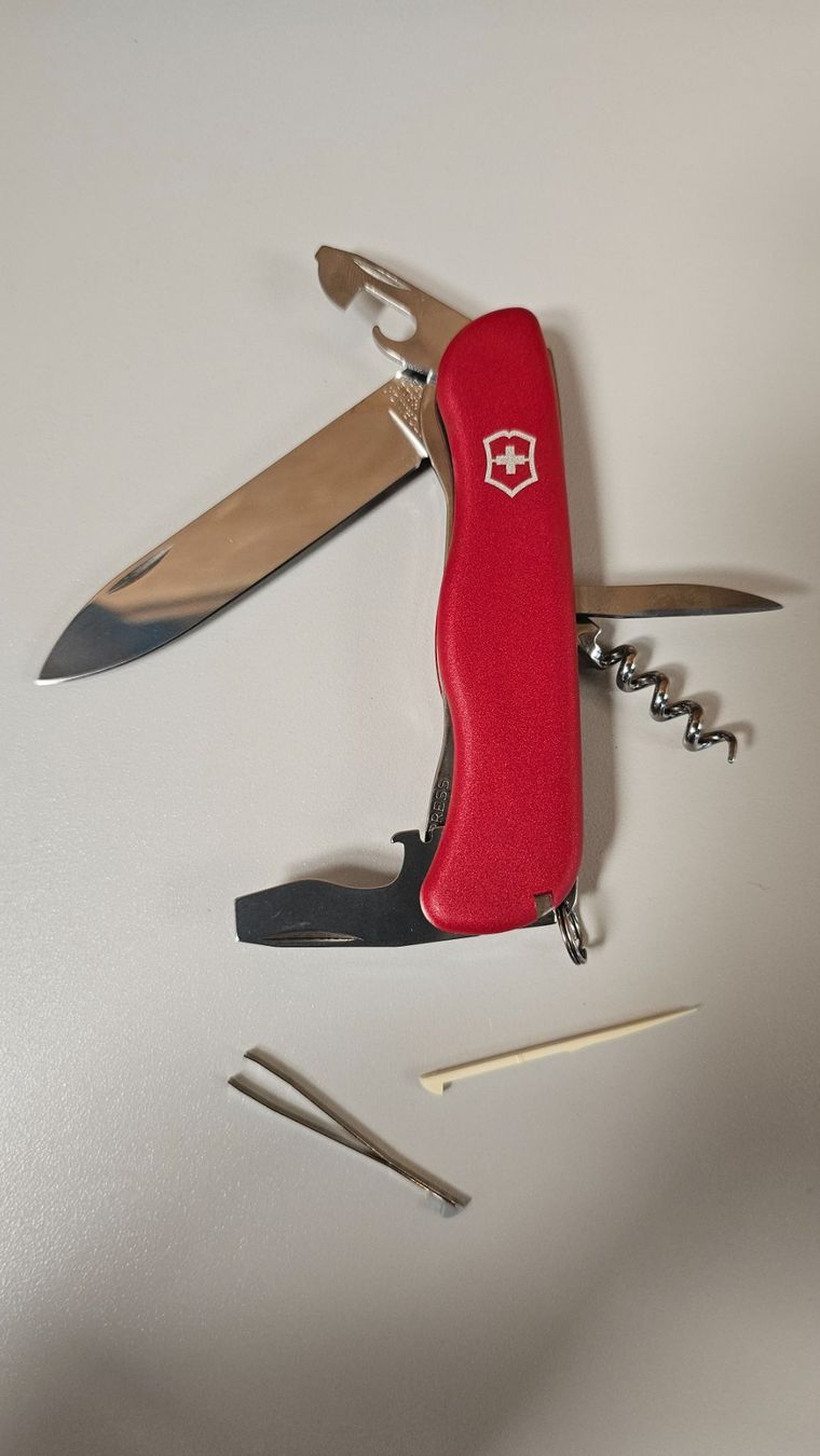 Victorinox Taschenmesser: Victorinox Schweizer Taschenmesser Picknicker – Gebraucht aus Koppigen von Bracher_Mail-House 1