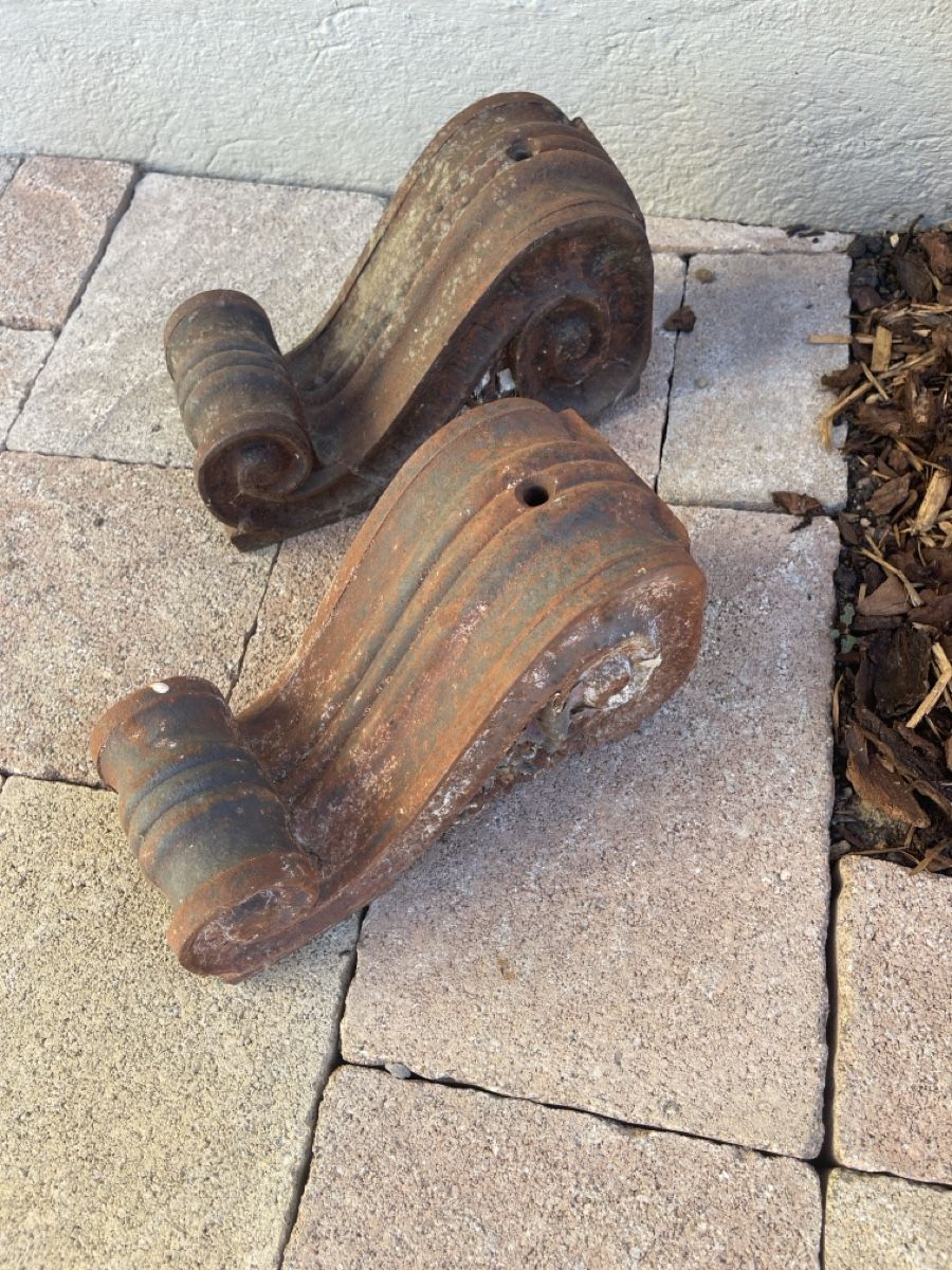 Sculture & Statue: 2 antike Bauelement Gusseisen – Usato da Villnachern venduto da socondlife 1