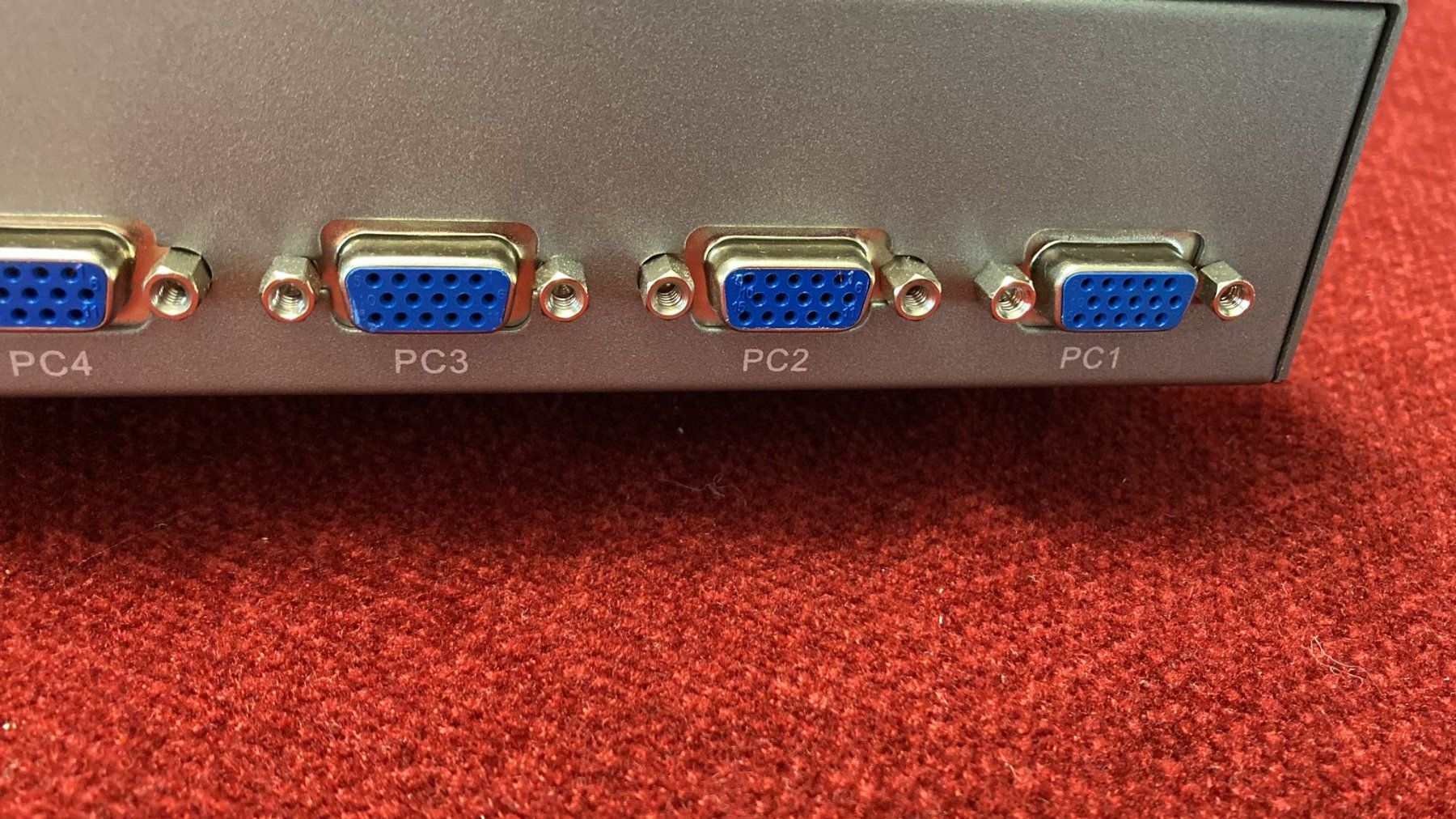 Hubs & Switches: Steuerung LevelOne KVM-0811 8-Port PS/2 KVM Switch – Gebraucht aus Dietikon von Rima57 9
