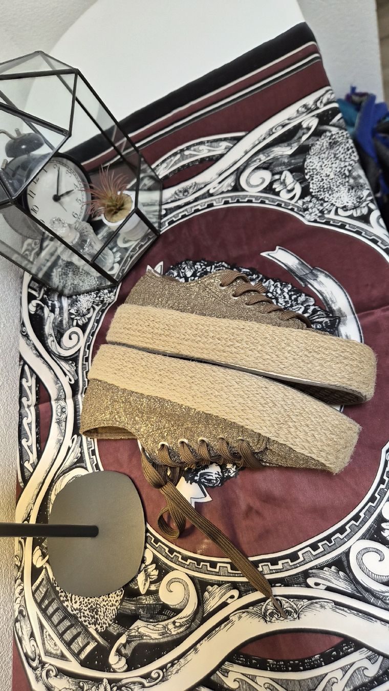 Scarpe da donna: Chaussures compensées à paillettes, Taille 36 – Usato da Avry-sur-Matran venduto da cec_nhz8 2
