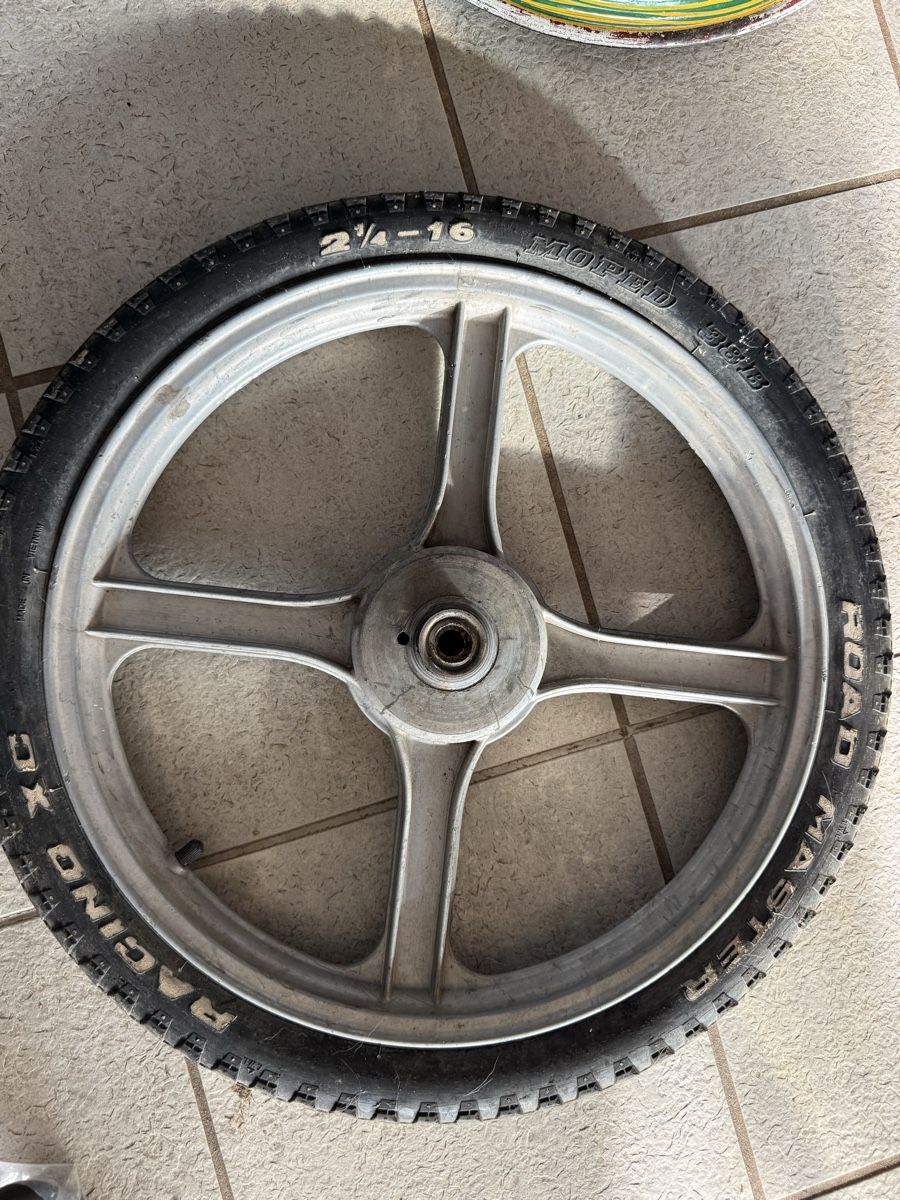 Jantes: Felgen Piaggio Vorderrad  – D'occasion à Waltenschwil par phi_969r