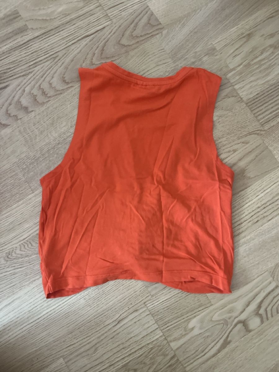 Top: Orangenes Cropped Top mit Taillensitz Gr M – Usato da Ostermundigen venduto da leo_n8v2 1