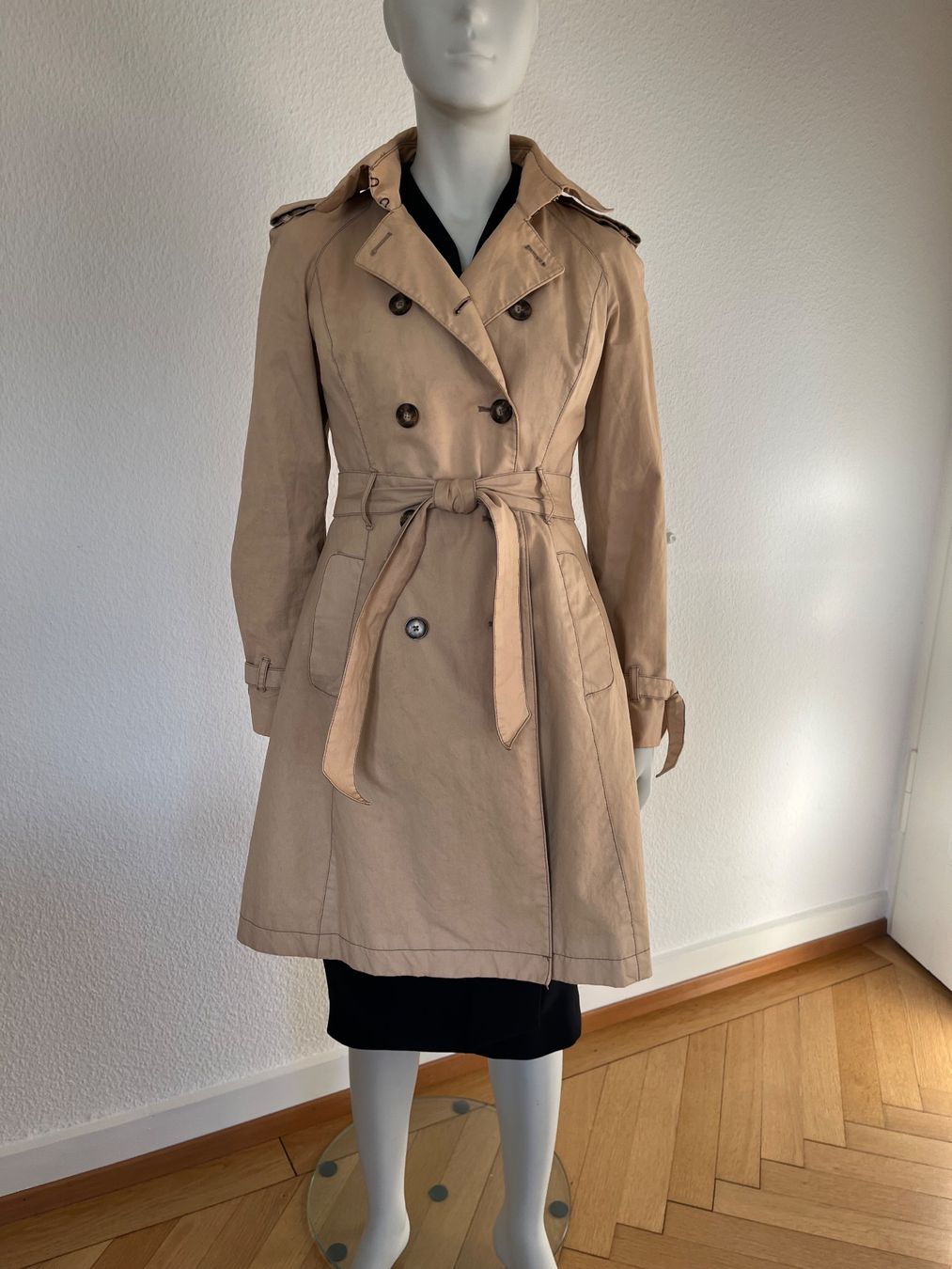 Hobbs Cappotti: Hobbs Trenchcoat, Gr. 36 Beige – Usato da Zürich venduto da bea_s5tq