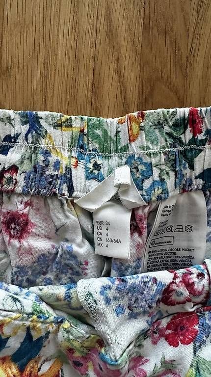 Pantaloni: Kurze Hose mit Blumenmuster Gr. 34 – Usato da Basel venduto da R__Mueller 3