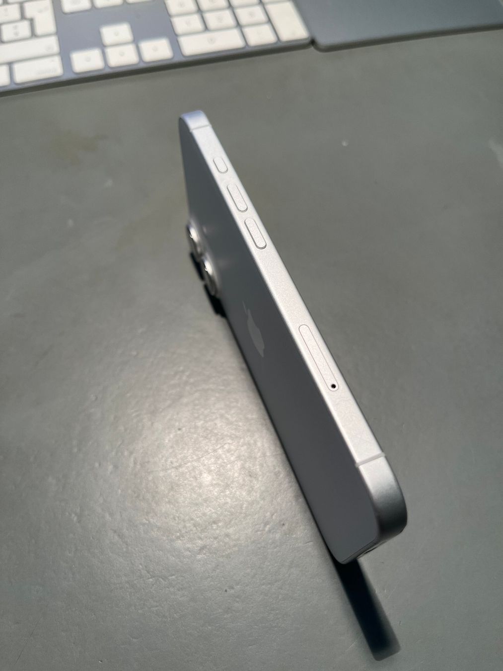 Apple Portables: iPhone 16, 128GB, weiss, defekt – D'occasion à Zürich par Mderron 2
