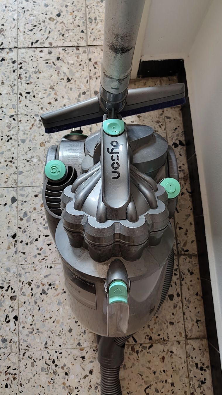 Dyson Staubsauger & Zubehör: Dyson DC08 Vacuum cleaner - used – Gebraucht aus Mendrisio von Matteo.Rothenberger 2