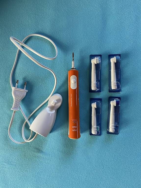 Zahnpflege: Elektrische Oral-B Zahnbürste – Gebraucht aus Davos Platz von ninali17