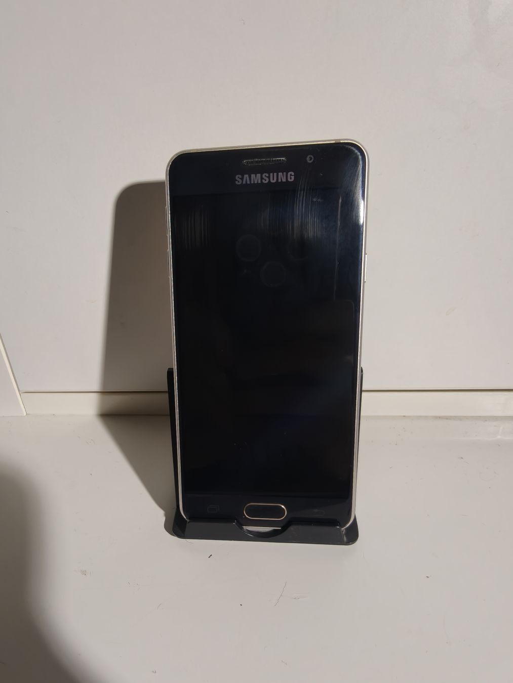 Samsung Portables: Samsung Galaxy A3 2016 Gold Gebraucht – D'occasion à La Tour de Peilz par Dejobokin 2