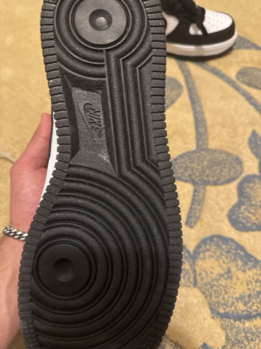Herrenschuhe: Nike Air Force 1, Taille 41, Comme Neuves, Noires/Blanches – Neu und originalverpackt aus Fribourg von far_p8f5 4