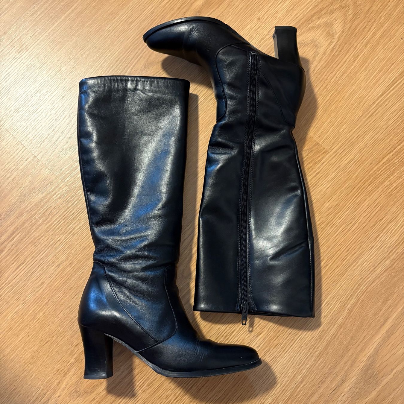 Scarpe da donna: Carina schwarze Lederstiefel 36 – Nuovo (secondo la descrizione) da Chesalles-sur-Oron venduto da poppyscloset 1