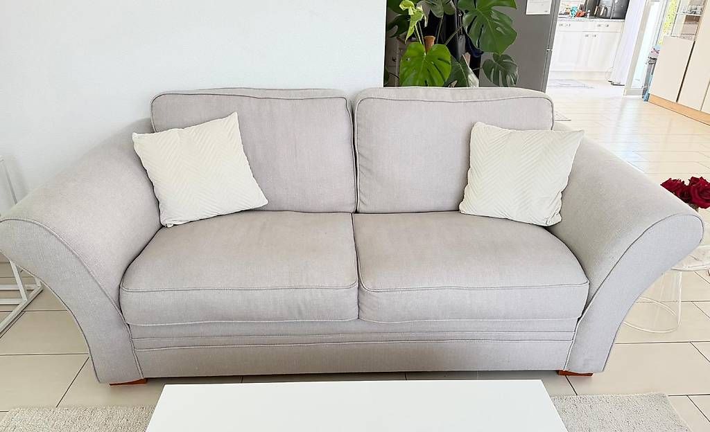 Sofas: 2 canapés 3 places  – D'occasion à Mont Sur Rolle par h4l_m6j2
