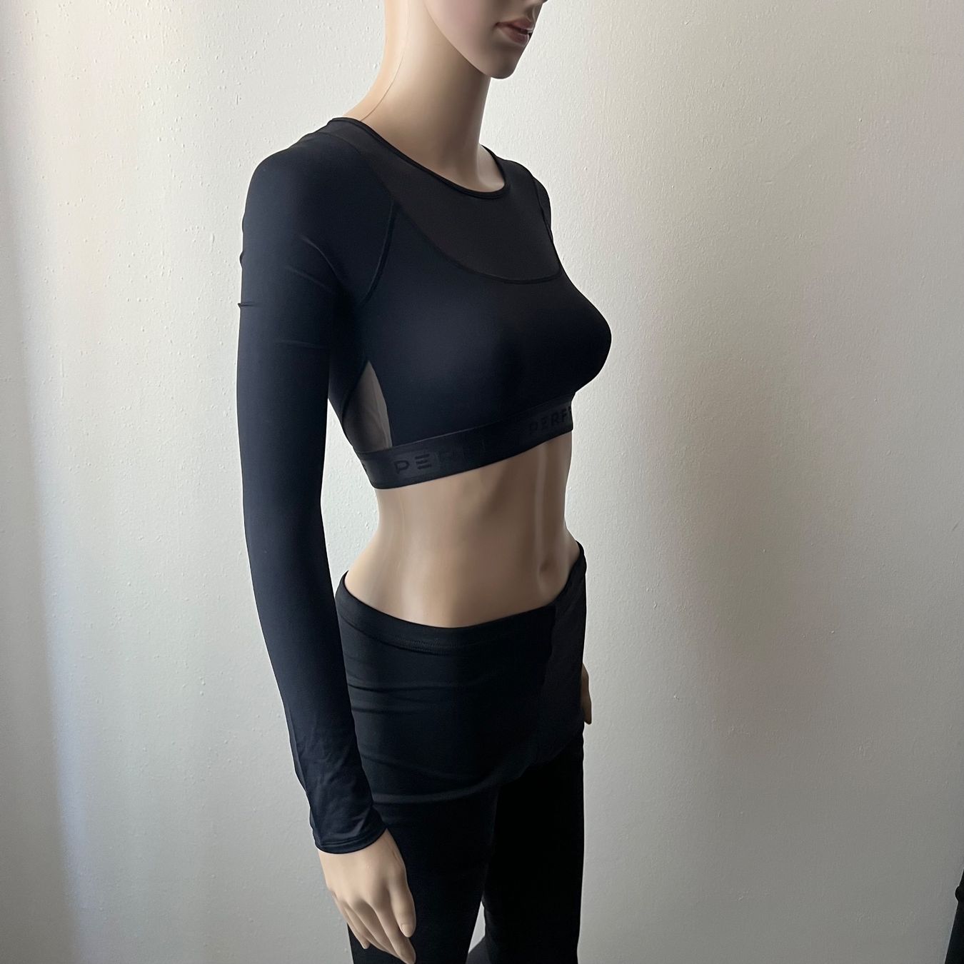 Top: PERFF STUDIO Shirt 🖤 – Usato da Zürich venduto da ClosetQueen 7