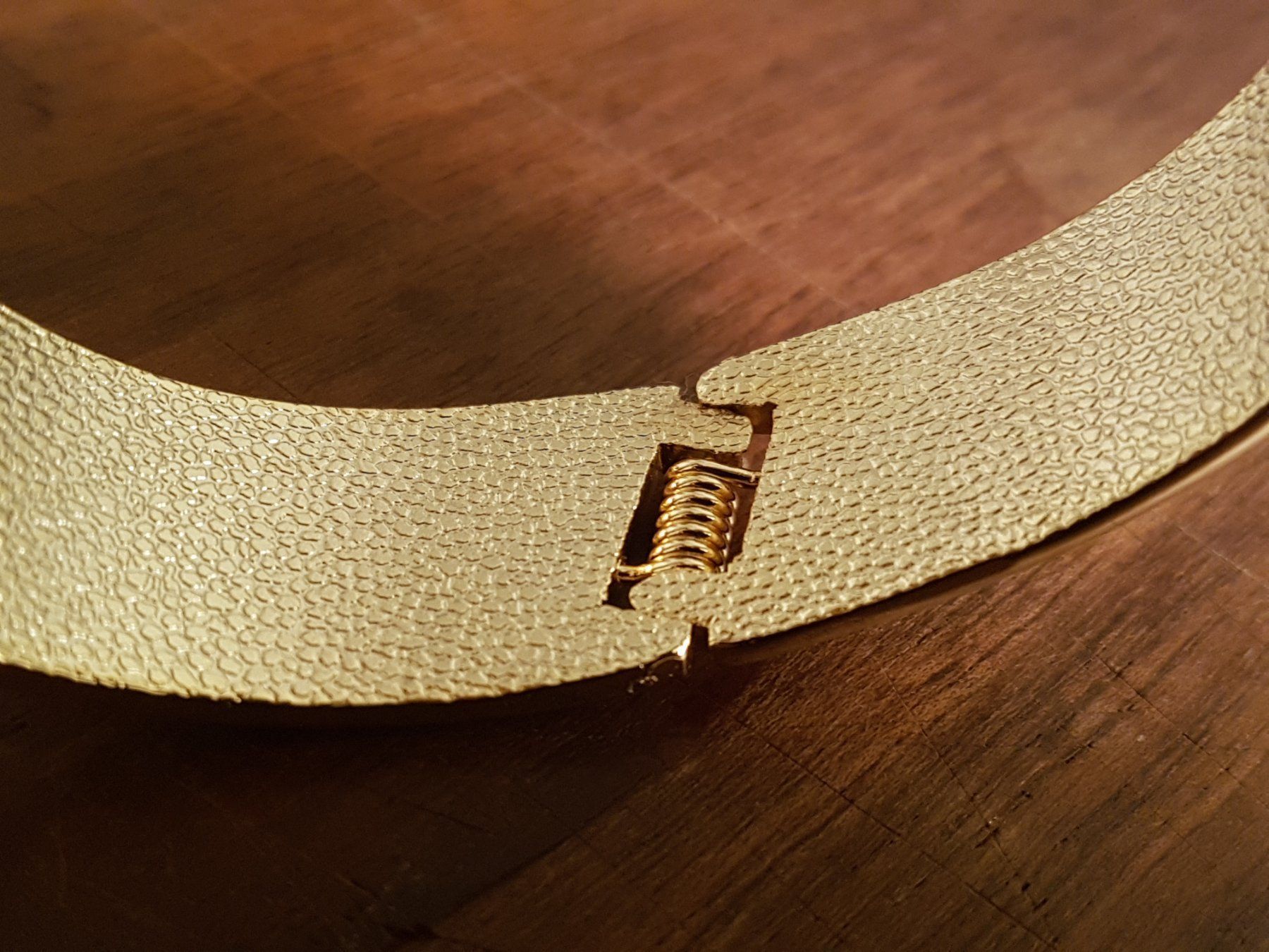 Armbänder & -reifen: Armreif goldfarben mit Strassstein klapp – Gebraucht aus Ettingen von Maranathatalitha 4