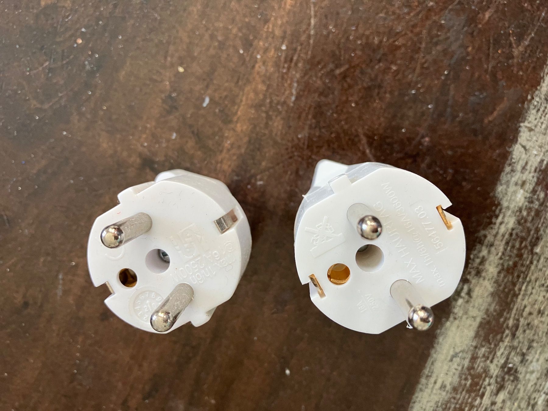 Lecteurs & Adaptateurs: 2er Set Adapter EU zu CH – D'occasion à Ostermundigen par bea_pjw9