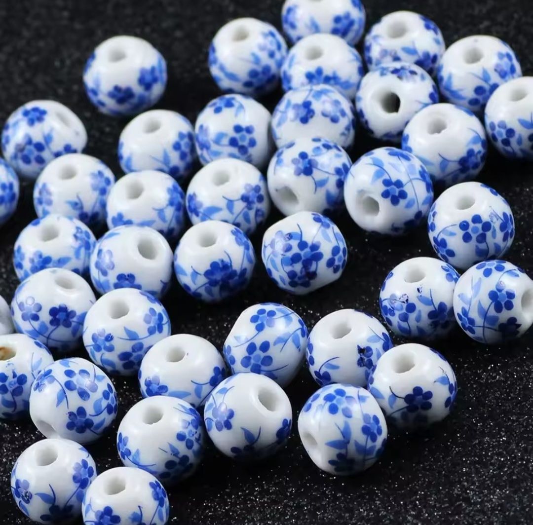 Perlen (unechte): Keramik Perlen Vintage Orchidee 8mm. – Neu und originalverpackt aus Menziken von Mirager