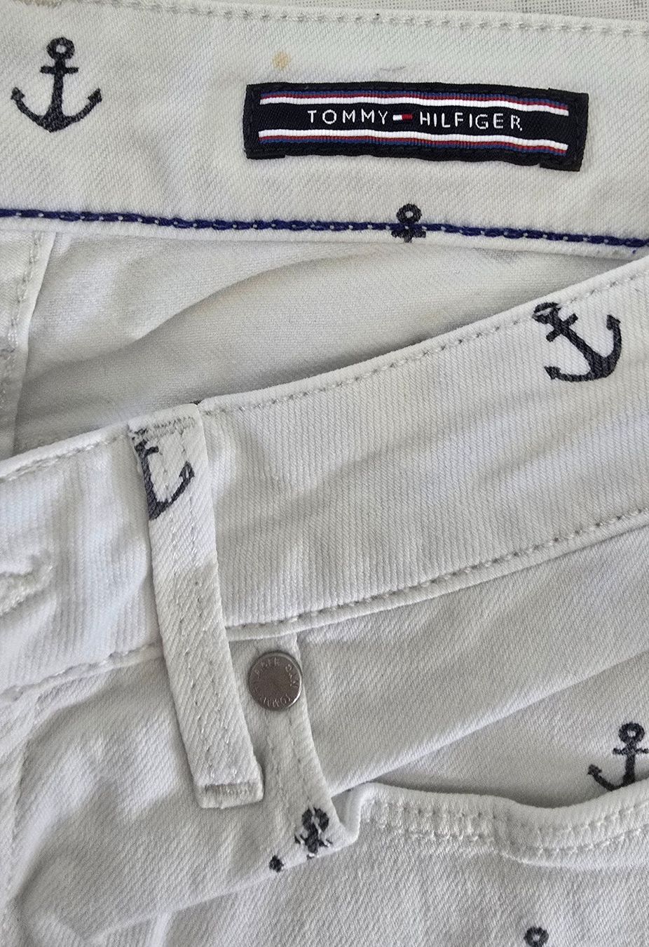 Tommy Hilfiger Jeans: Jeans Slim Fit Tommy Hilfiger mit Ankermuster - Grösse 28 – Gebraucht aus Meilen von melanieolivia 2