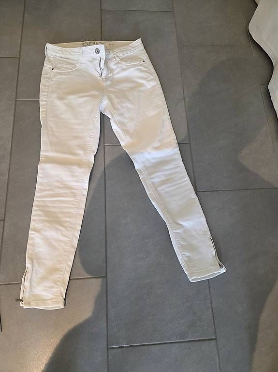 Jeans: Weisse Only Hose Grösse 28/32 – Usato da Bonstetten venduto da _YamaYa_