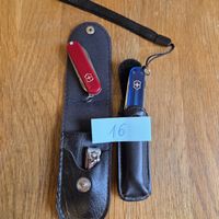 Victorinox Taschenmesser rot und blau Konvolut mit Etui..