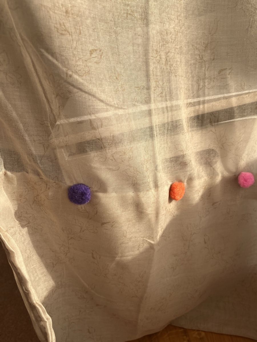 Vorhänge: Vorhänge mit farbigen Bommeln  Kinderzimmer! – Gebraucht aus Oberengstringen von Baby_Fashion 6