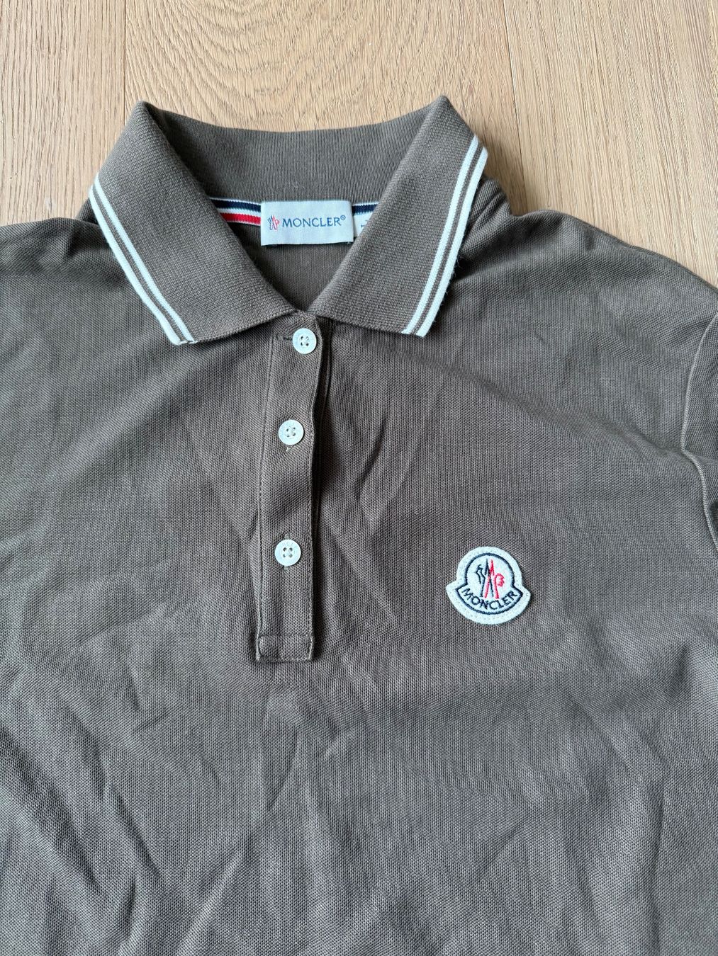 Moncler Magliette Polo: Moncler Polo – Nuovo (secondo la descrizione) da Winterthur venduto da 19.19 2