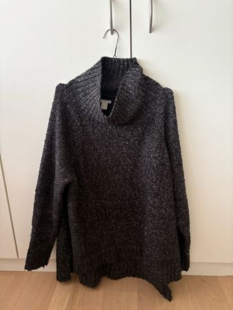 Cozy Dark Grey Turtle Neck Sweater for Autumn/Winter! Size L