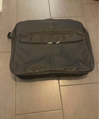 Housse à vêtements pliable noire bon état
