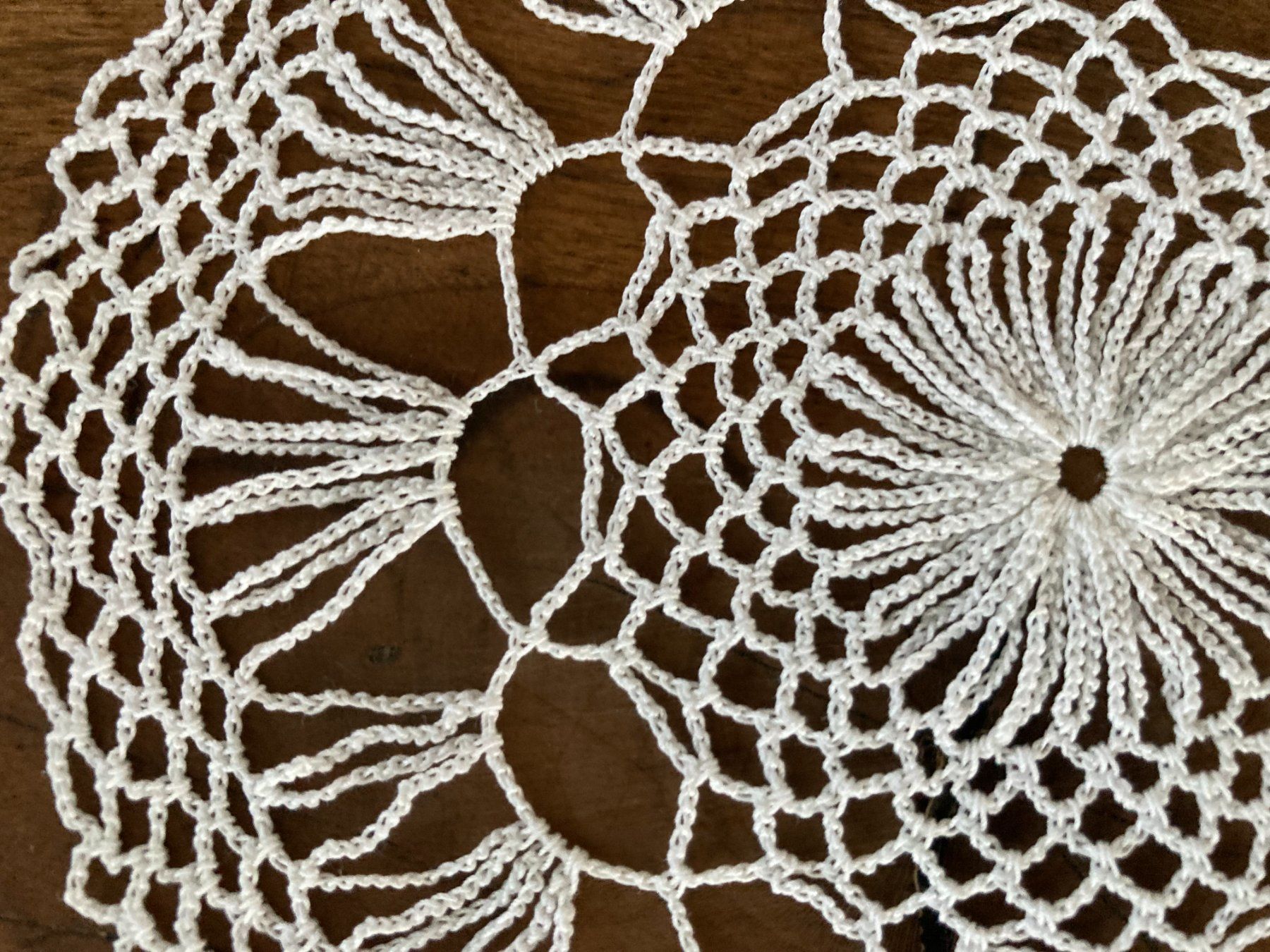 Sottobicchieri: filigranes  Spitzendeckchen  Handarbeit gehäkelt – Usato da Subingen venduto da ArtBead 2