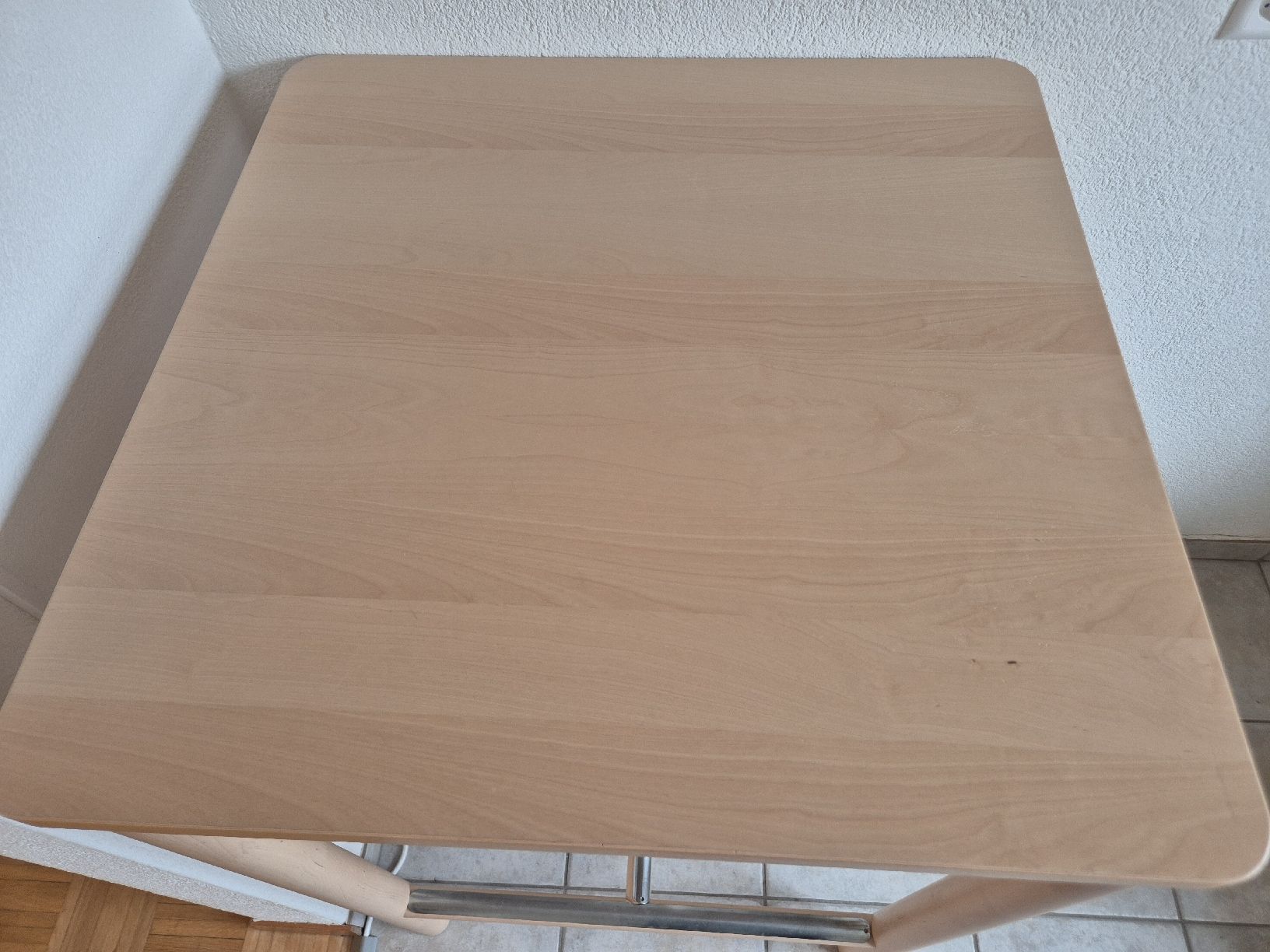 Ikea Set di tavolo e panche: Moderner Hochtisch / Bartisch inkl. 2 Barhocker – Usato da Studen SZ venduto da Diana888 2