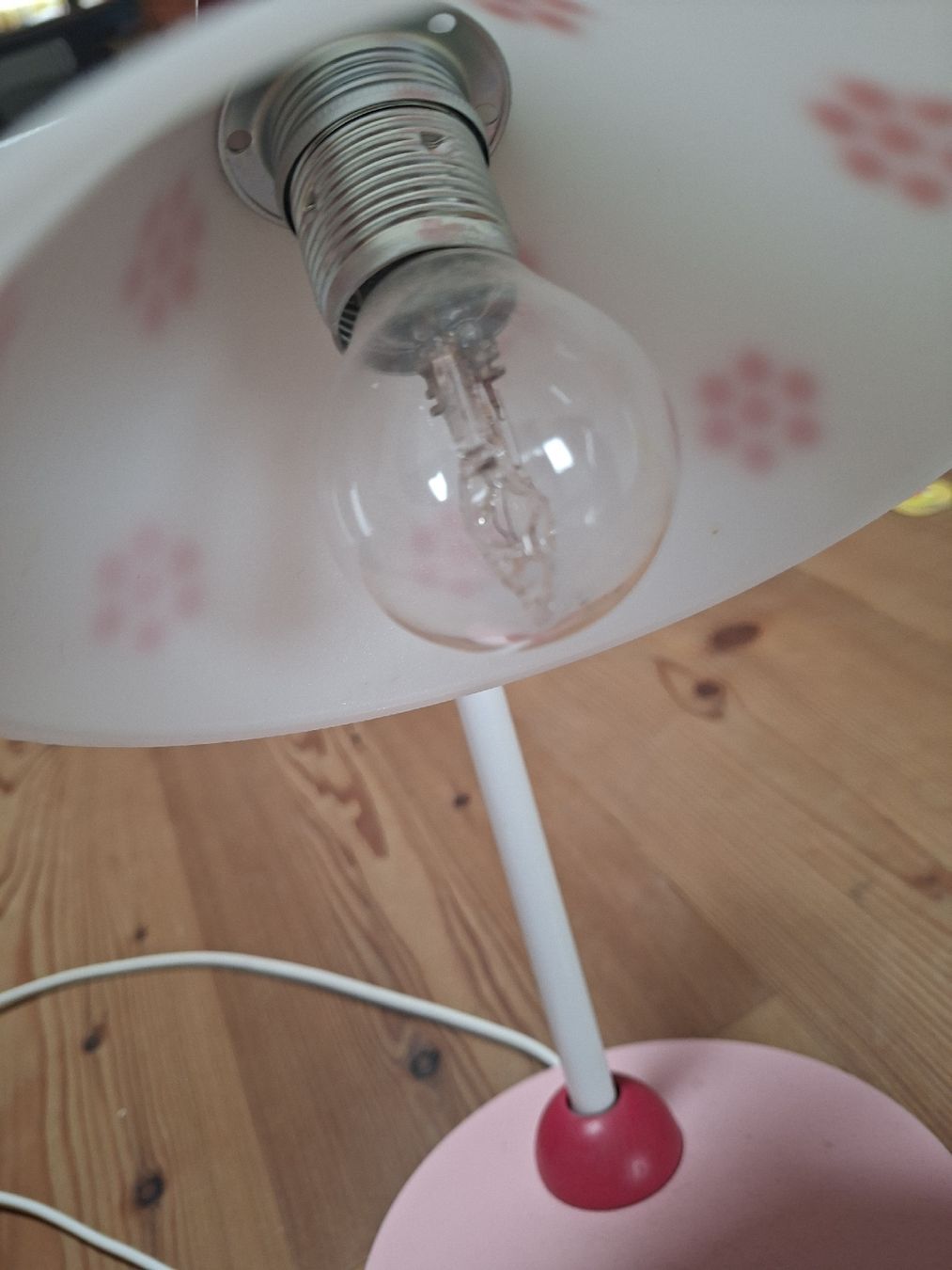 Lampade: Kinderlampe Rosa-Weiss mit Blumenmuster – Usato da Wolfhalden venduto da dor_5yxw 2