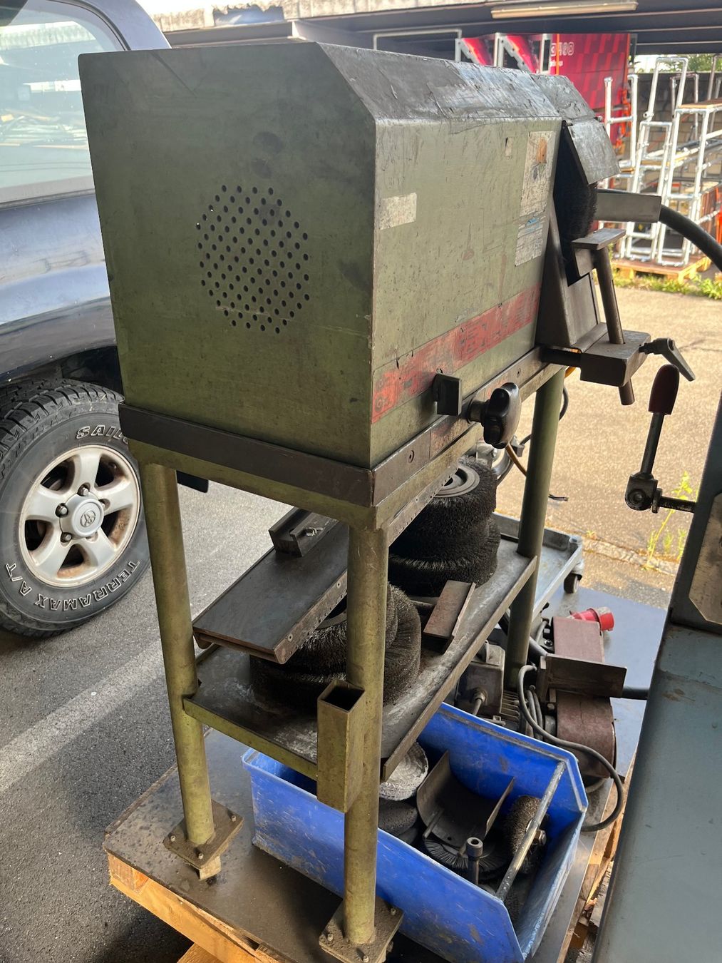 Tutte le macchine: Bürstenmaschine – Usato da Frenkendorf venduto da 3dt_wp8v 1
