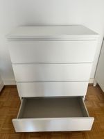 Commode blanche à 4 tiroirs, en très bon état