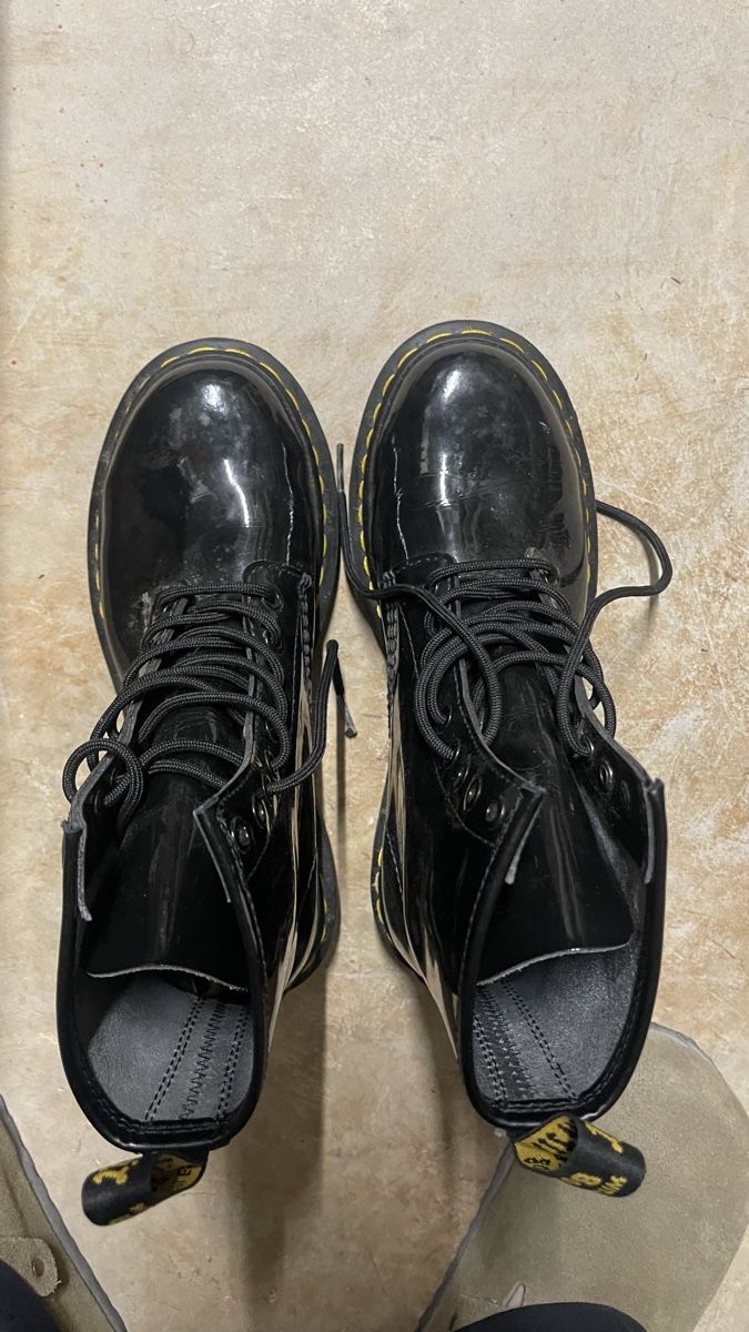 Dr. Martens Scarpe da donna: Dr. Martens Lack-Stiefel, Grösse 39, Schwarz – Usato da Neuhausen am Rheinfall venduto da nifi.plants 1