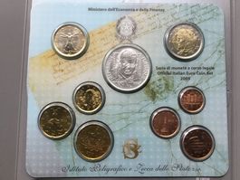 ITALIA **  EURO münzsatz Italien 2005,mit 5euro Silbermünze